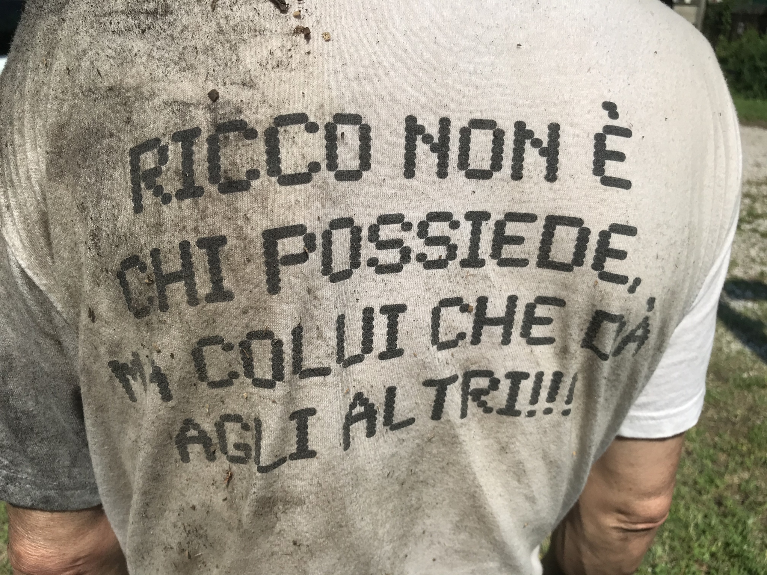 ricco non è chi possiede ma colui che dà agli altri